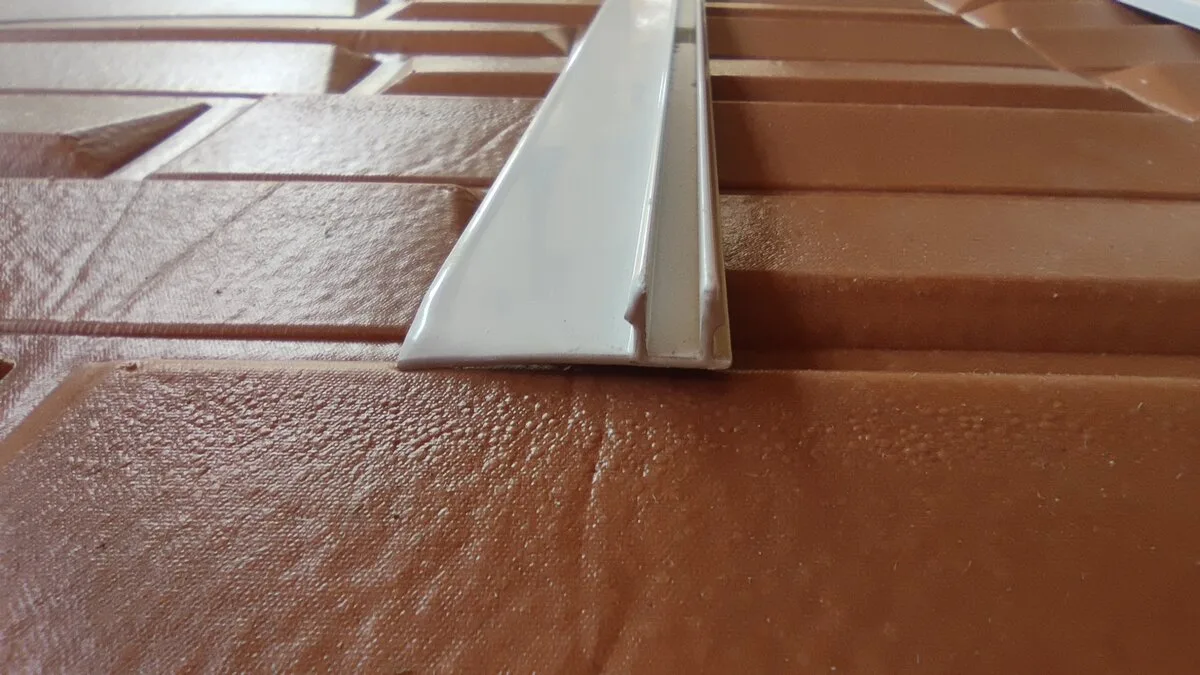 Профіль (торцевий) фінішний алюмінієвий для сайдинга 38,5х28х6000мм (D) SW-00001728 – зображення використання 6